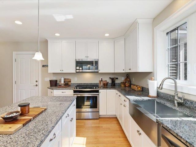 14 Tomasian Drive, Merrimack, NH 03054