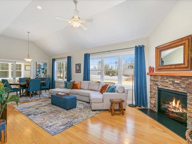 14 Tomasian Drive, Merrimack, NH 03054