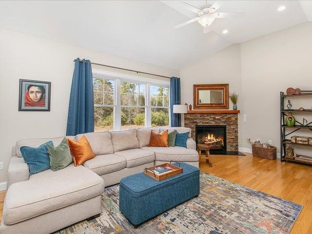 14 Tomasian Drive, Merrimack, NH 03054