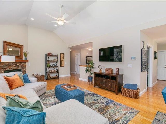 14 Tomasian Drive, Merrimack, NH 03054