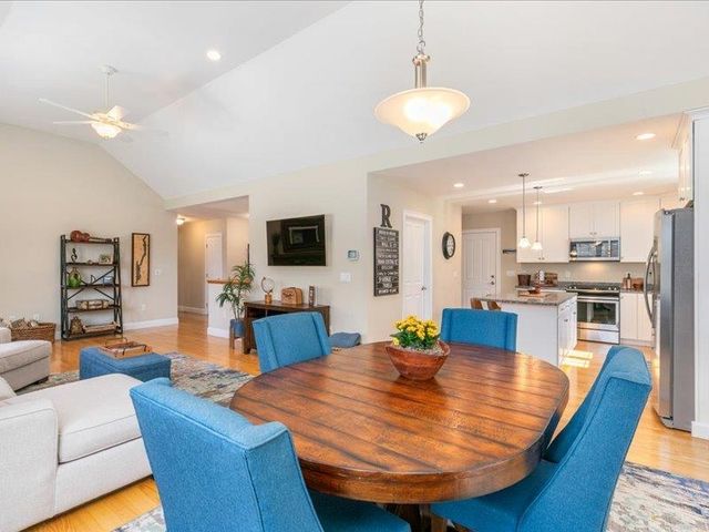 14 Tomasian Drive, Merrimack, NH 03054