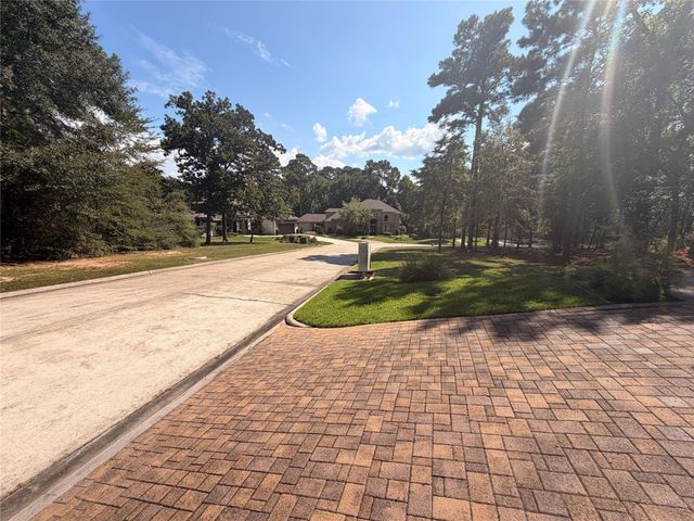 313 Pine Brook Drive, Montgomery, TX 77356