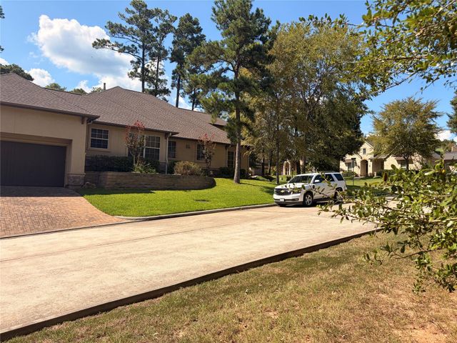 313 Pine Brook Drive, Montgomery, TX 77356