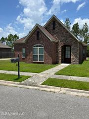 535 Palm Breeze Drive, Ocean Springs, MS 39564