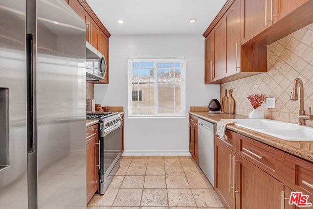 937 5th Street 9, Santa Monica, CA 90403