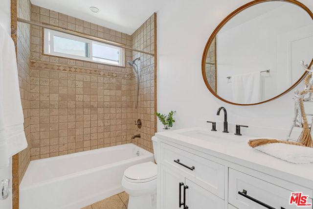 937 5th Street 9, Santa Monica, CA 90403