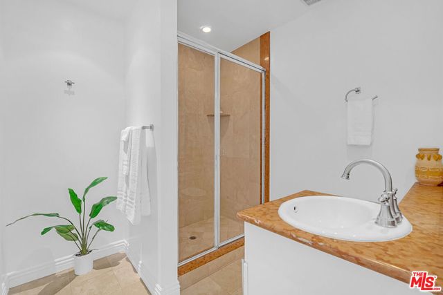 937 5th Street 9, Santa Monica, CA 90403