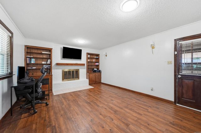 1121 Briar Creek Road, Little Rock, AR 72211
