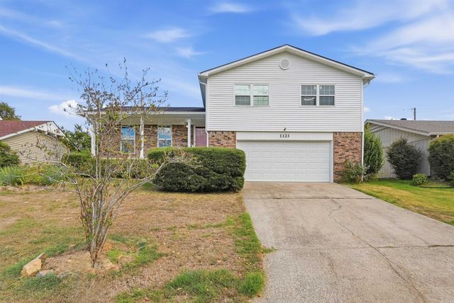 1121 Briar Creek Road, Little Rock, AR 72211