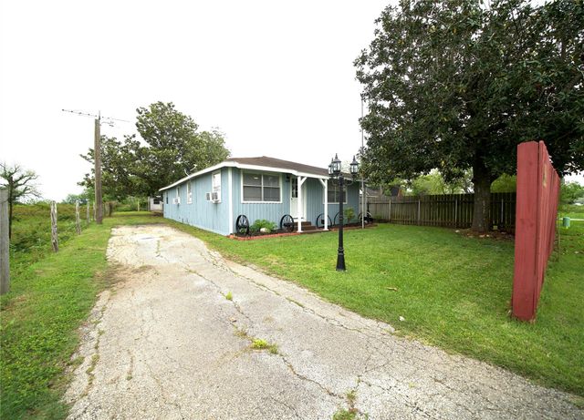 7518 Fm 442 Road, Boling, TX 77420