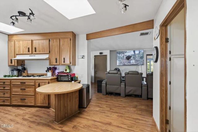 81 Poinsettia Gardens Drive, Ventura, CA 93004