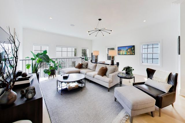 2657 W Belden Avenue, Chicago, IL 60647