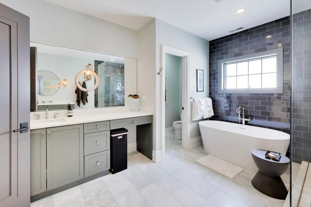 2657 W Belden Avenue, Chicago, IL 60647