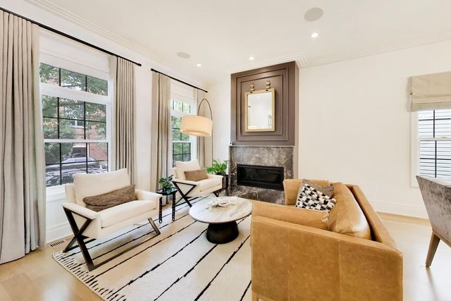 2657 W Belden Avenue, Chicago, IL 60647