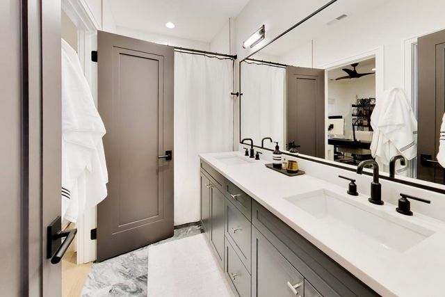2657 W Belden Avenue, Chicago, IL 60647