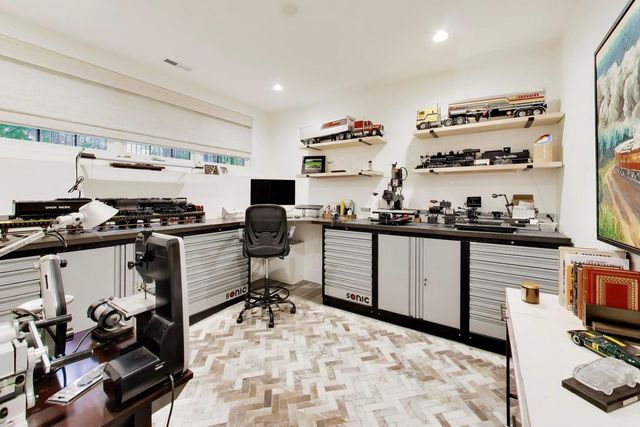 2657 W Belden Avenue, Chicago, IL 60647