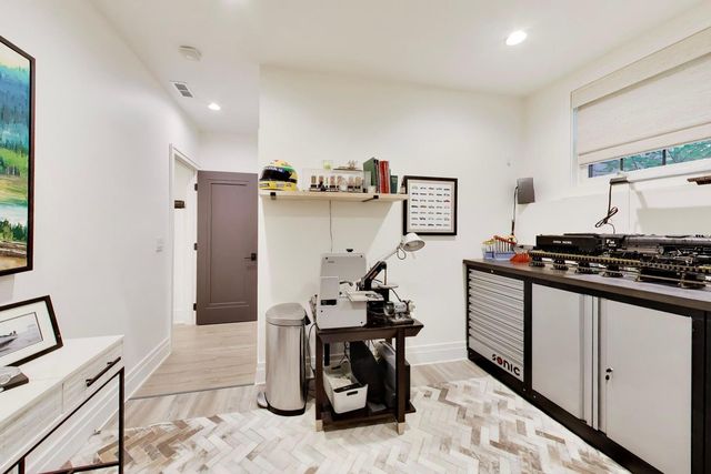 2657 W Belden Avenue, Chicago, IL 60647