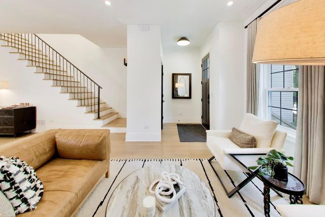 2657 W Belden Avenue, Chicago, IL 60647