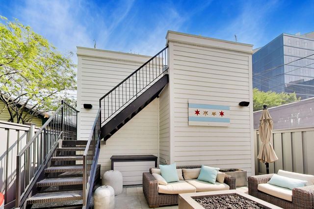 2657 W Belden Avenue, Chicago, IL 60647