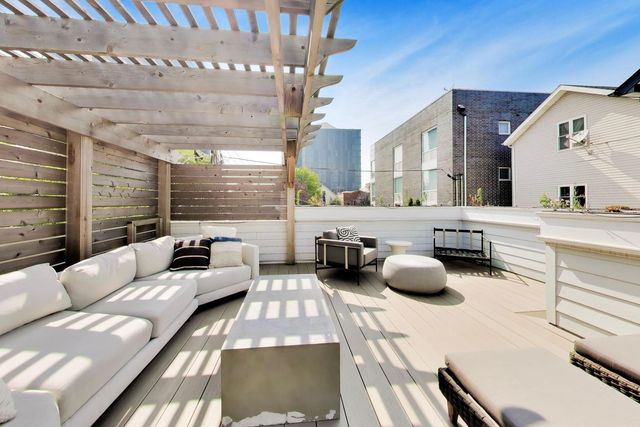 2657 W Belden Avenue, Chicago, IL 60647