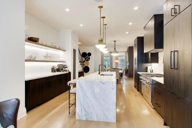 2657 W Belden Avenue, Chicago, IL 60647