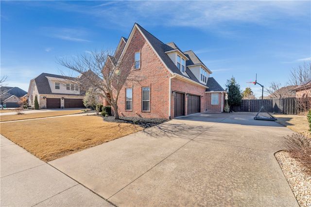 2314 The Peaks Boulevard, Rogers, AR 72758