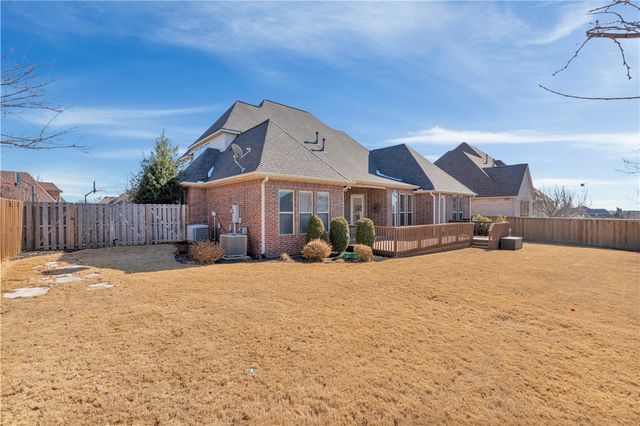 2314 The Peaks Boulevard, Rogers, AR 72758