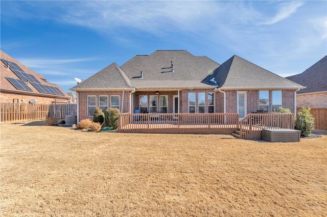 2314 The Peaks Boulevard, Rogers, AR 72758