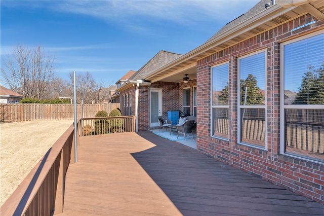 2314 The Peaks Boulevard, Rogers, AR 72758