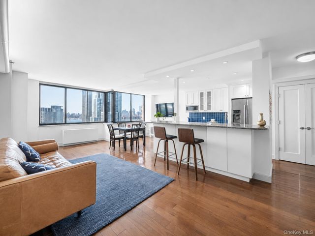 4-74 48th Avenue 29H, Long Island City, NY 11109