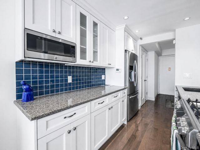 4-74 48th Avenue 29H, Long Island City, NY 11109
