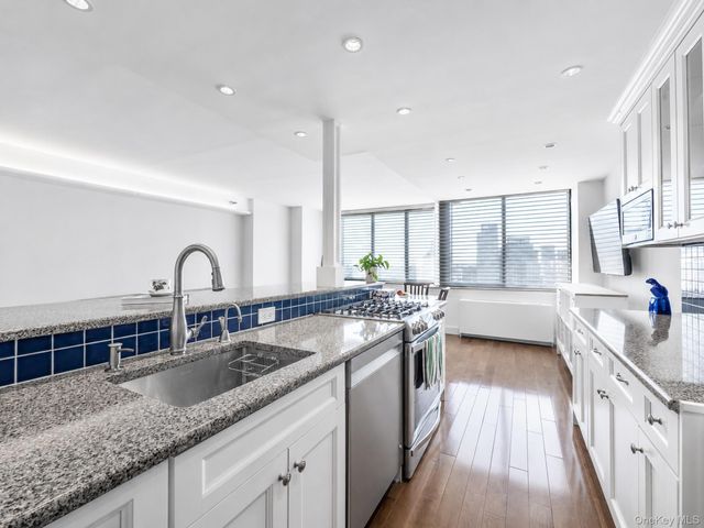 4-74 48th Avenue 29H, Long Island City, NY 11109