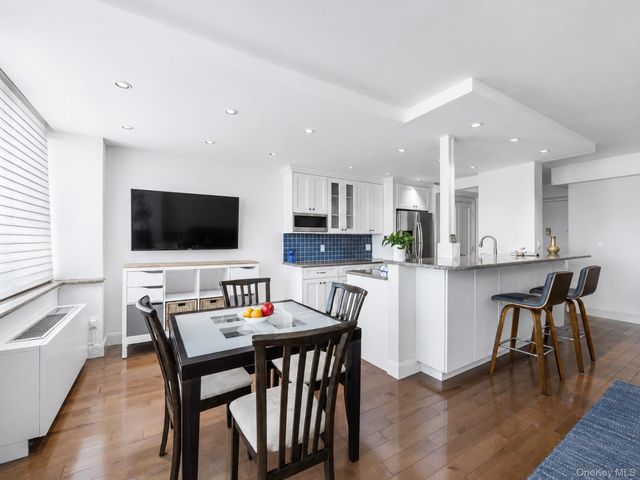 4-74 48th Avenue 29H, Long Island City, NY 11109