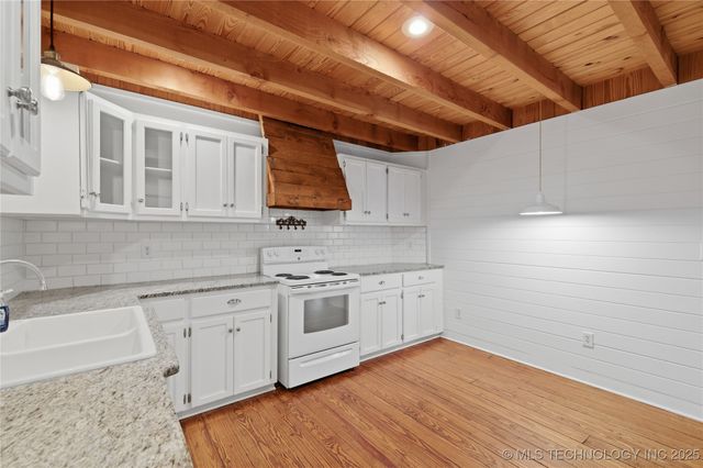 60 Edgewood Road, Eufaula, OK 74432