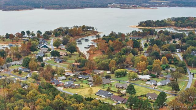 60 Edgewood Road, Eufaula, OK 74432