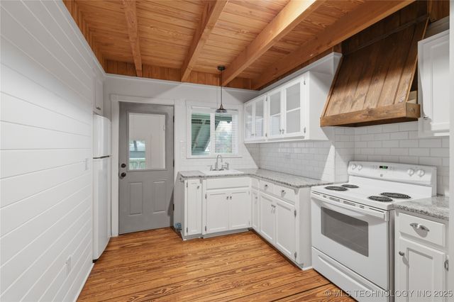 60 Edgewood Road, Eufaula, OK 74432