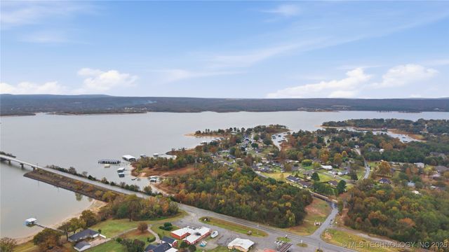 60 Edgewood Road, Eufaula, OK 74432