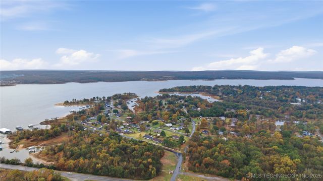 60 Edgewood Road, Eufaula, OK 74432