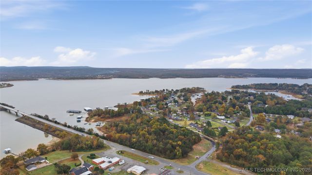 60 Edgewood Road, Eufaula, OK 74432