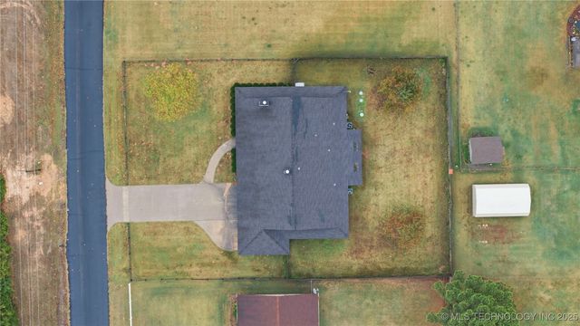 60 Edgewood Road, Eufaula, OK 74432