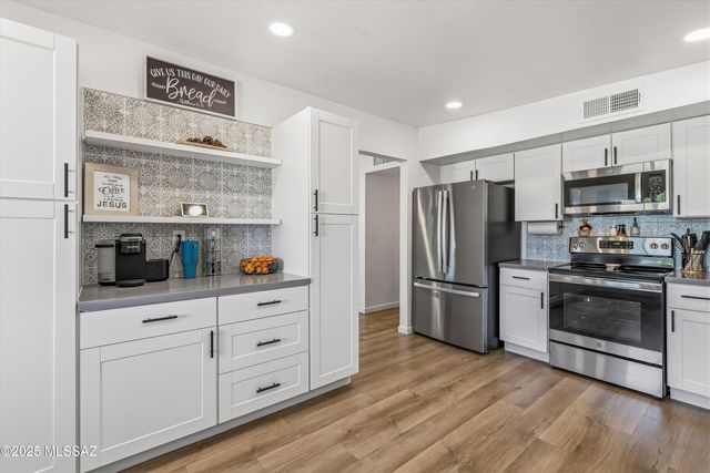 8448 E Ruby Drive, Tucson, AZ 85730
