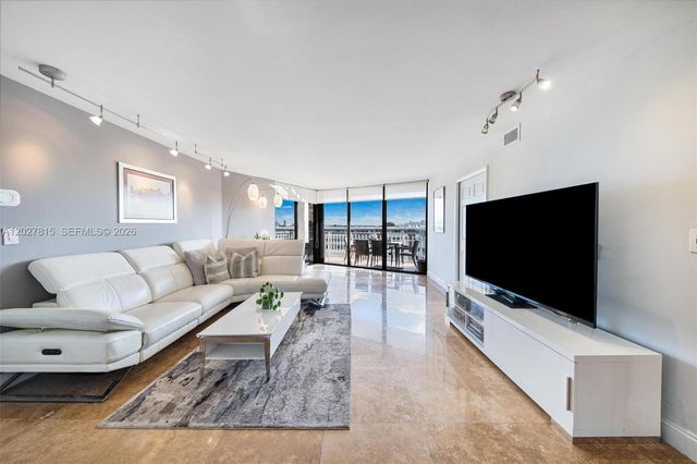 4000 Towerside Ter 604, Miami, FL 33138
