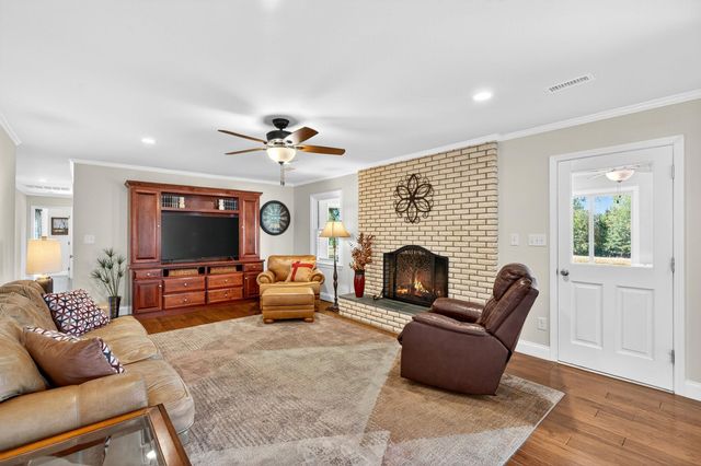 1817 Love Springs Rd, Gaffney, SC 29341