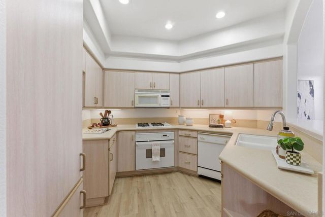 12041 Tivoli Park Row 2, San Diego, CA 92128
