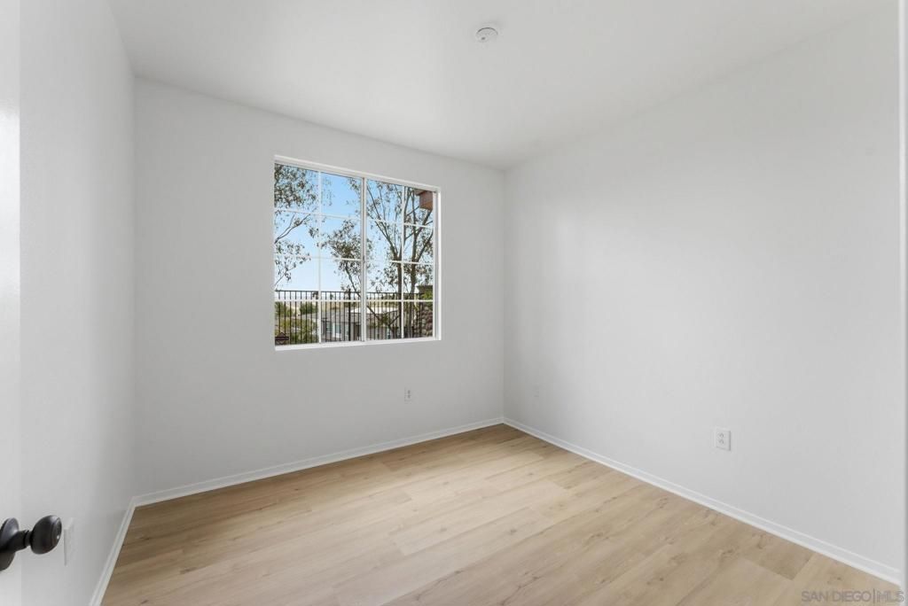 Image 12 of property listing at 12041 Tivoli Park Row 2, San Diego, CA 92128