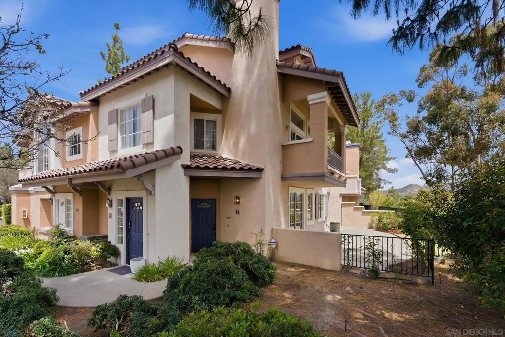 Image 16 of property listing at 12041 Tivoli Park Row 2, San Diego, CA 92128