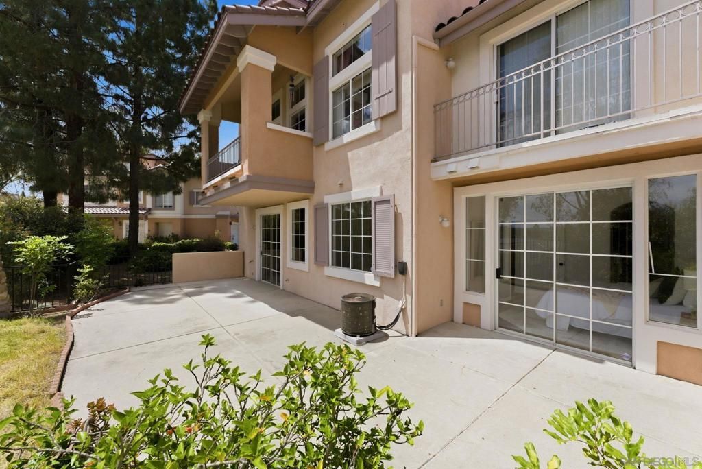 Image 2 of property listing at 12041 Tivoli Park Row 2, San Diego, CA 92128