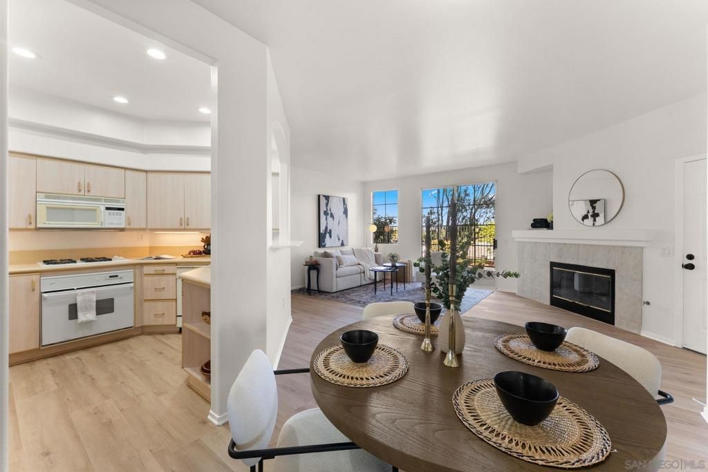 Image 5 of property listing at 12041 Tivoli Park Row 2, San Diego, CA 92128