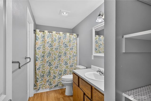 8103 Hawaii Lane, Clinton, WA 98236