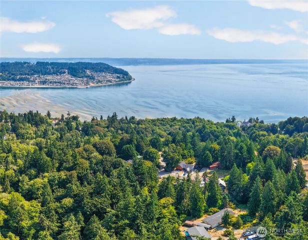 8103 Hawaii Lane, Clinton, WA 98236